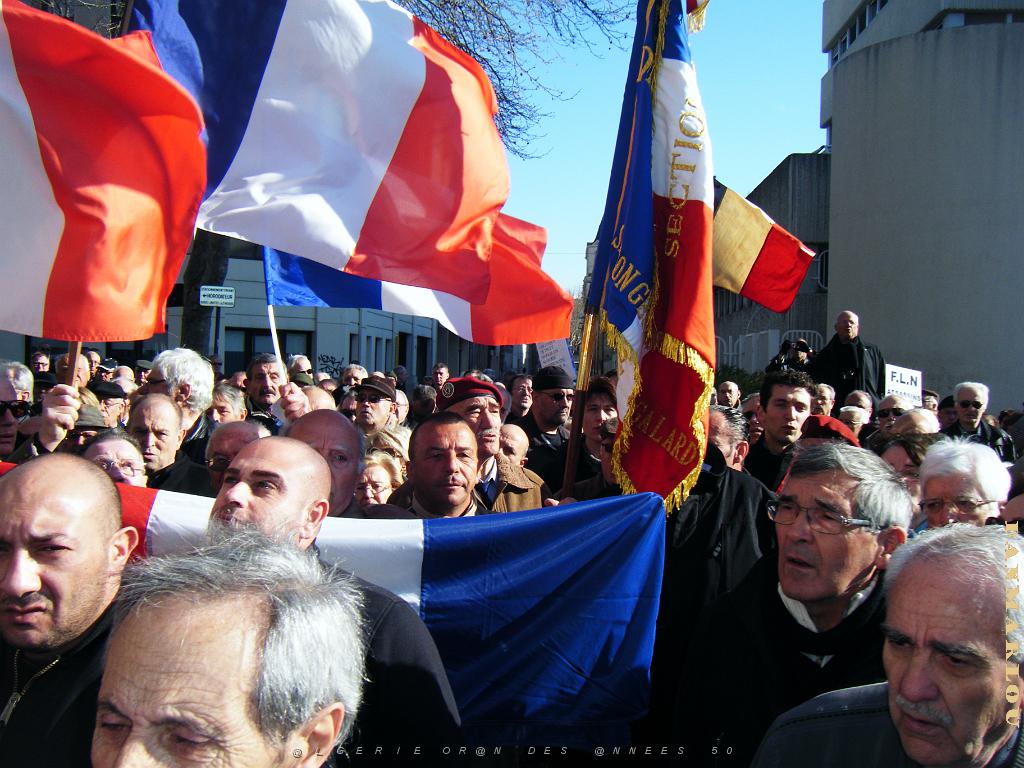 2012 03 10 NIMES MANIF CONTRE COLLOQUE DU FLN (133) PAR CP.JPG